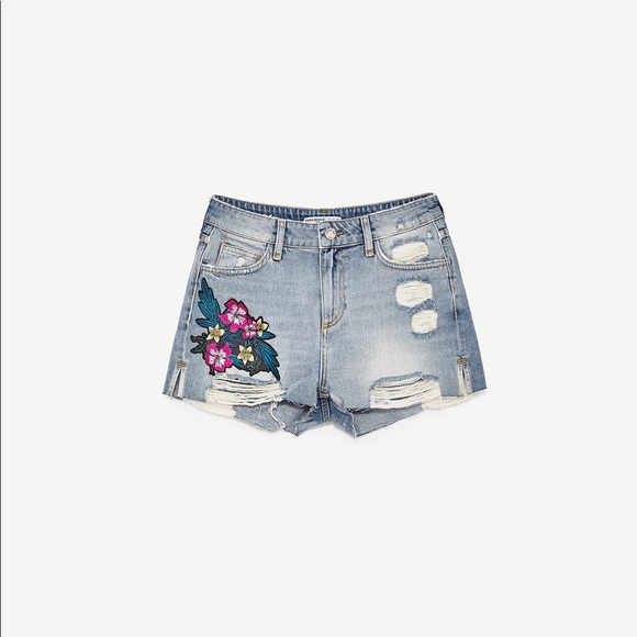 NWT Zara Denim Jean Shorts with Floral Patches - Picture 3 of 8